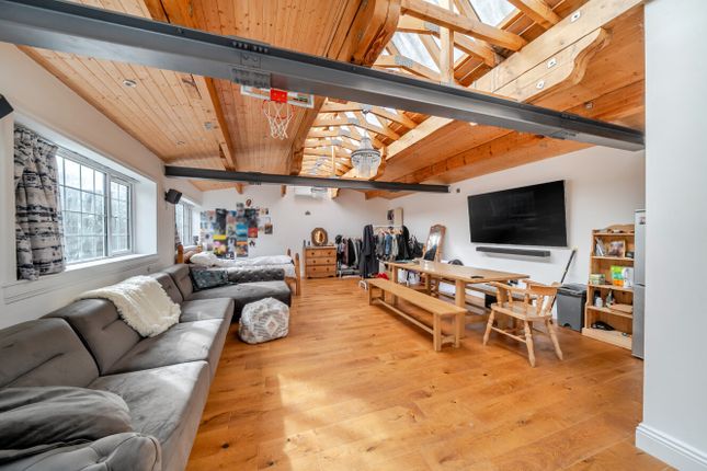 9, Rhodes Avenue, London photo 3