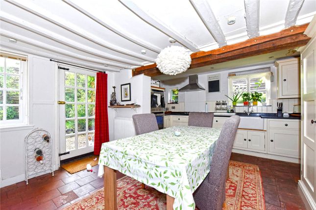 Walnut Cottage,, Beacon Hill, High Wycombe photo 4