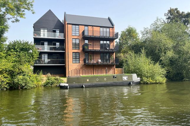 Flat for sale in Riverside, Lyons Crescent, Tonbridge