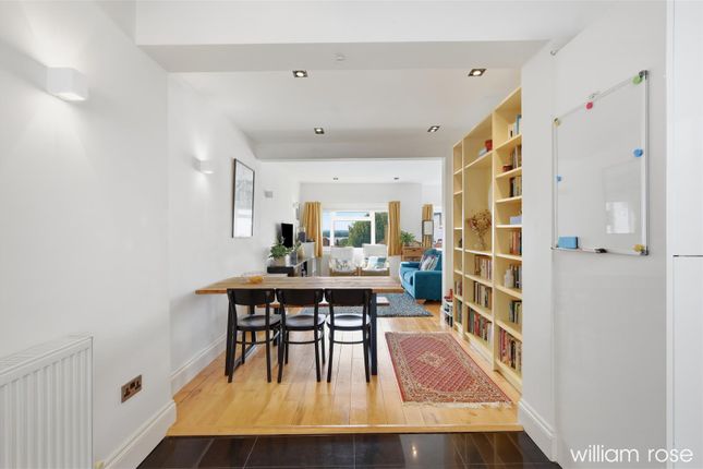 8, Bellestaines Pleasaunce, London photo 4