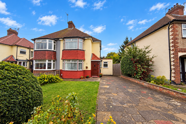 3-bed semi-detached on ORPINGTON, £2,300/mo