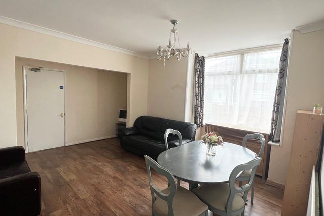 Room 2, 77, Ladysmith Road, Grimsby photo 5