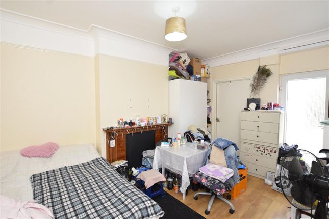 81, Ealing Road, Middlesex photo 4