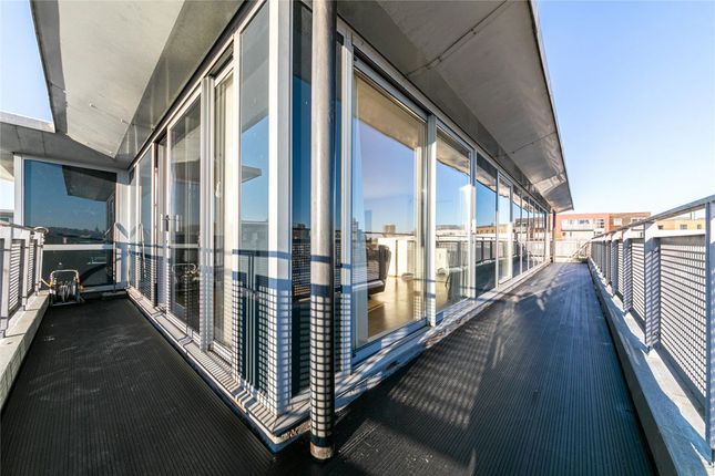 Flat 505, Montana Building, Deals Gateway, London photo 4