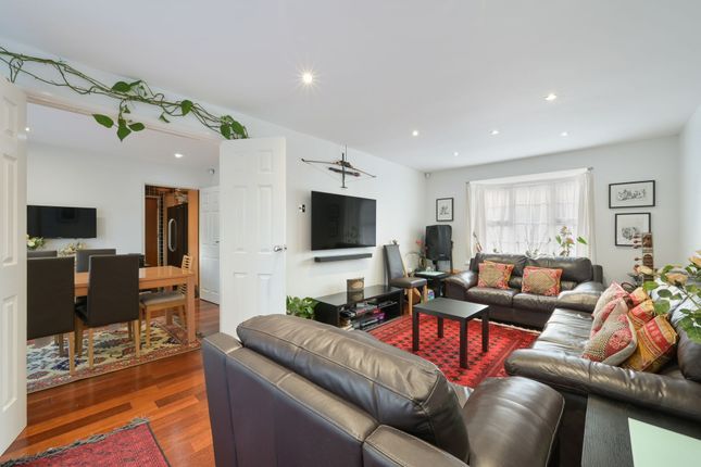 12 Auriol Park Road, Worcester Park photo 2