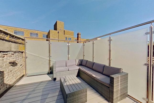 29, Kimber Road, London photo 2