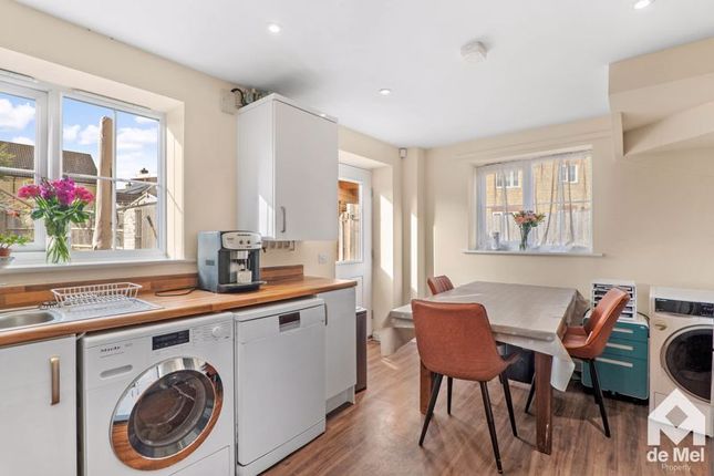 34, Mirabelle Road, Cheltenham photo 3