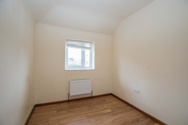 67 Titchfield Road, Carshalton photo 3