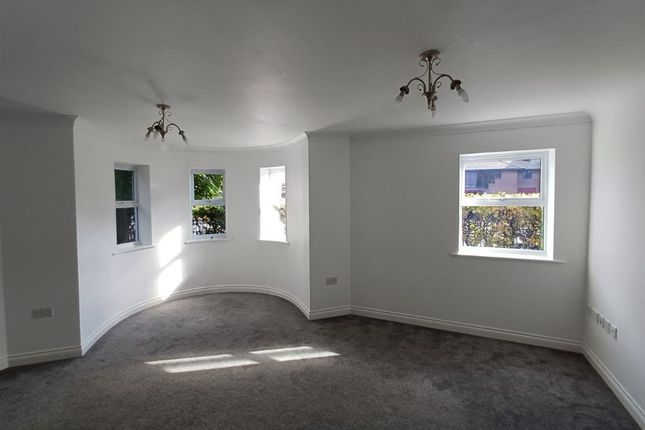 International Way, SUNBURY-ON-THAMES photo 5