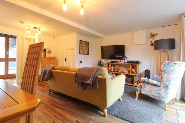 16, Clare Court, Gamlingay photo 4