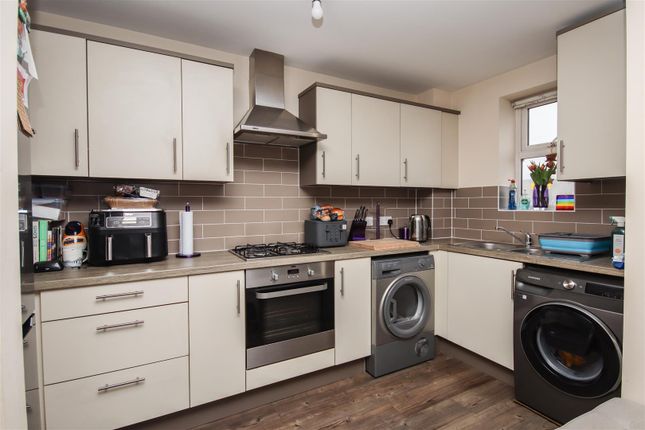 84, Tyne Way, Rushden photo 2