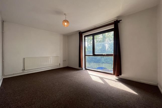 3 Lambourne Court, St. Johns Close, Uxbridge photo 2
