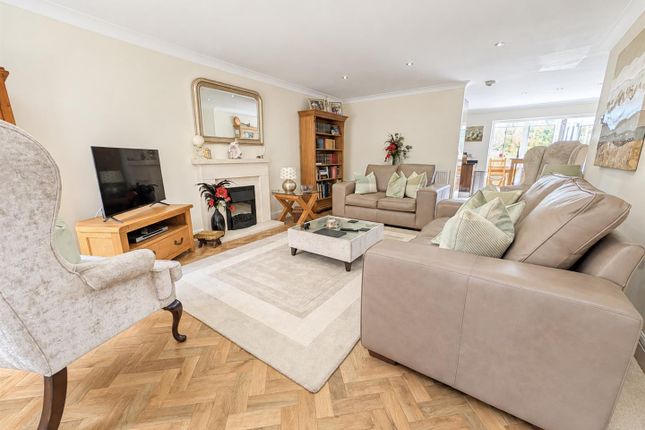 6 The Hollies, Snatts Road, Uckfield photo 3