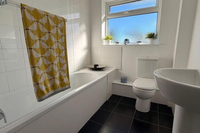 Ridgeway Road, Redhill photo 5