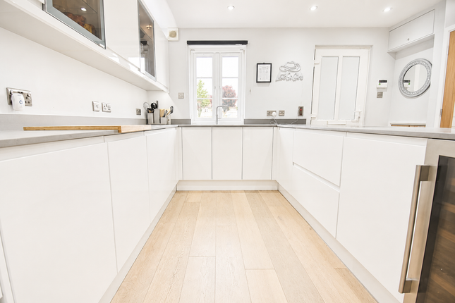 51, Crescent Lodge, Overstone photo 4
