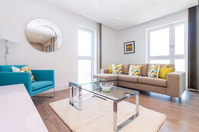 Flat to rent in Wiverton Tower, Aldgate Place, Aldgate