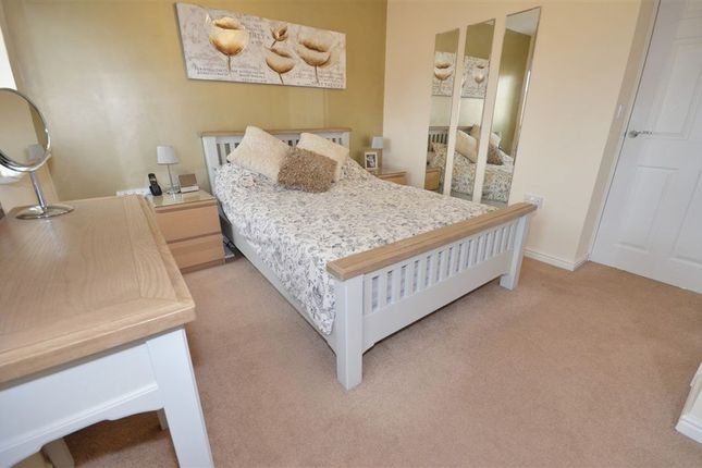 Town house to rent in Lavender Mews, Castleford