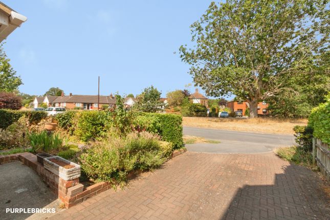32, Little Heath Road, Woking photo 3