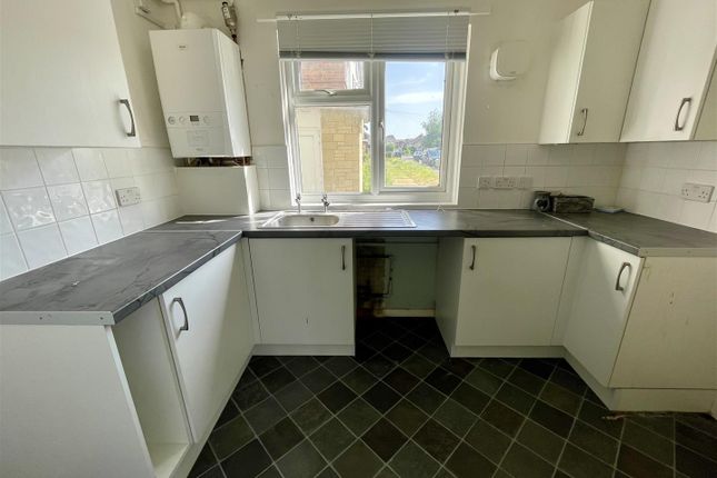 22, Moonrakers, Devizes photo 3