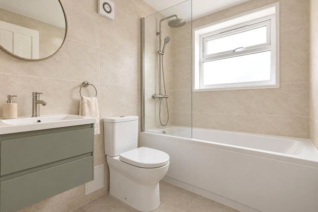 Kingham Close, Earlsfield photo 5