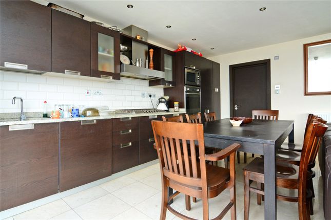 Flat 4, 17, Phipp Street, London photo 3