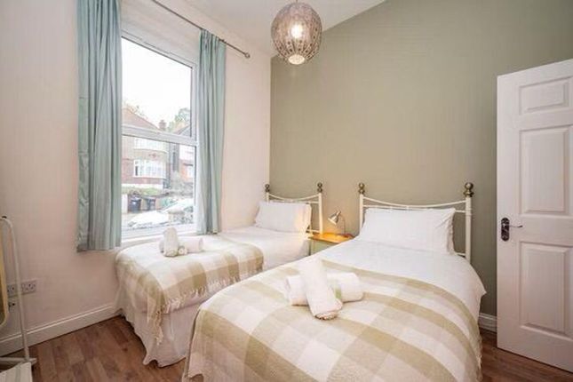 Flat 2, 32 Marischal Road, London photo 4