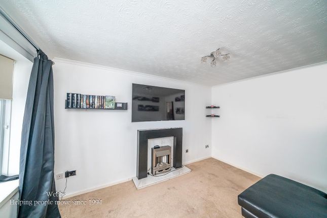 8, Penderell Close, Featherstone, Wolverhampton photo 4