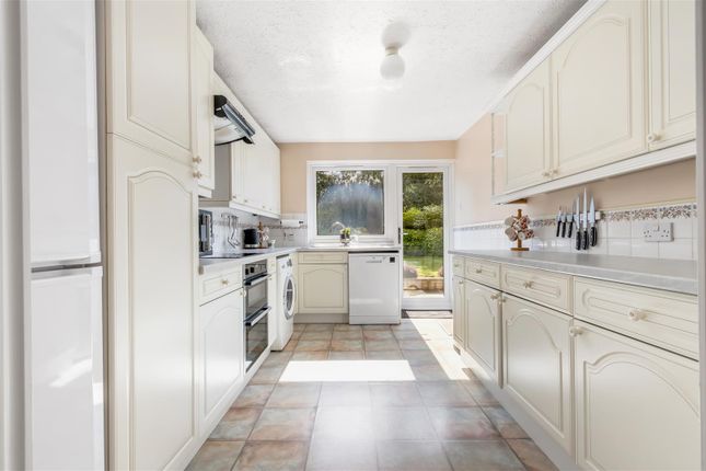 4, Chester Close, Potters Bar photo 3