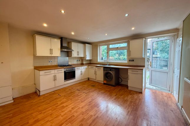 24, Kimbolton Close, London photo 2