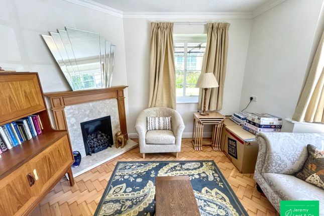 19, Denison Close, London photo 3