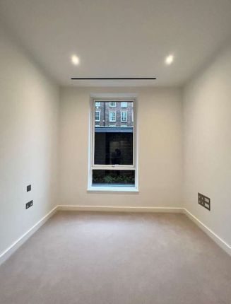 Flat 60, Carrick Yard, London photo 3