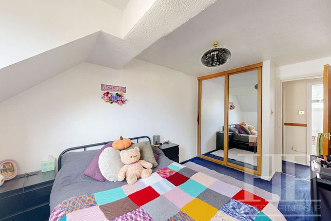 10 Black Swan Close, Crawley photo 4