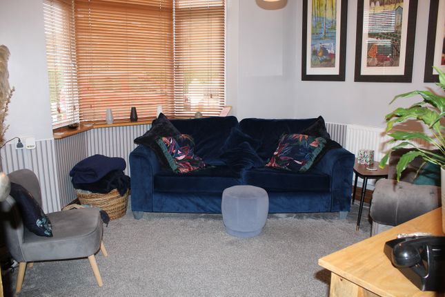 132, Carter Lane East, Alfreton photo 2