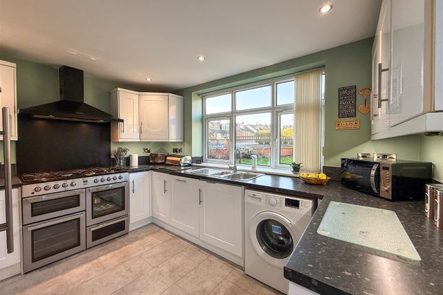 31, Southborough Crescent, Stoke-On-Trent photo 3