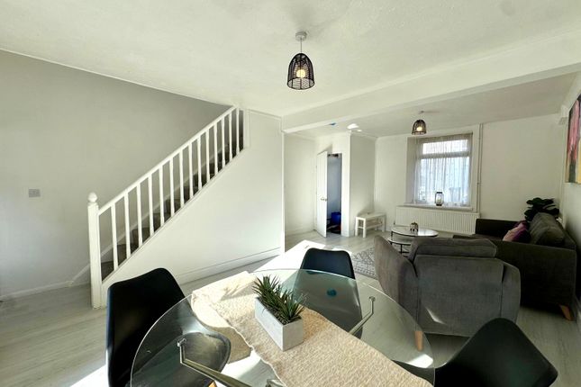 28 Spring Street, Merthyr Tydfil photo 2