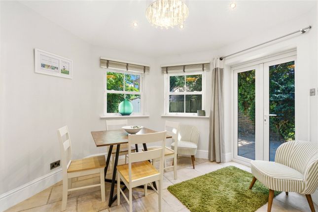 Flat 1, 96, Bolingbroke Grove, London photo 4