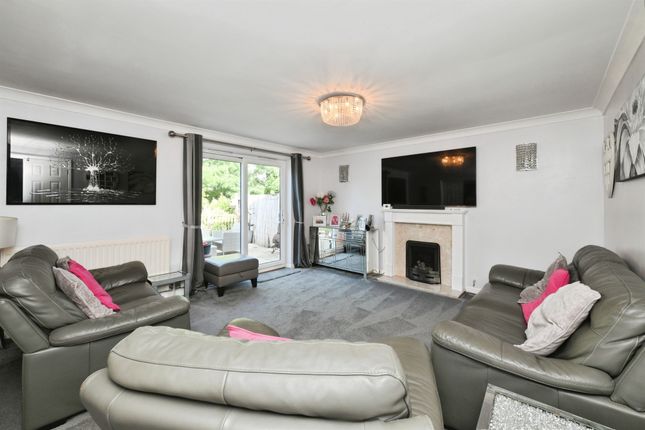 19, Ellis Close, Hoddesdon photo 3
