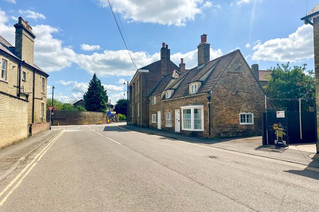 4 Station Road, Chatteris photo 5