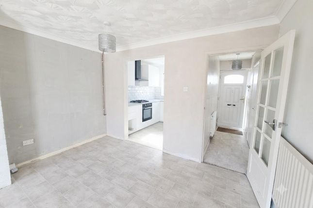 17, Maynard Close, Gosport photo 4