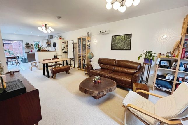 14, Montmano Drive, Manchester photo 3