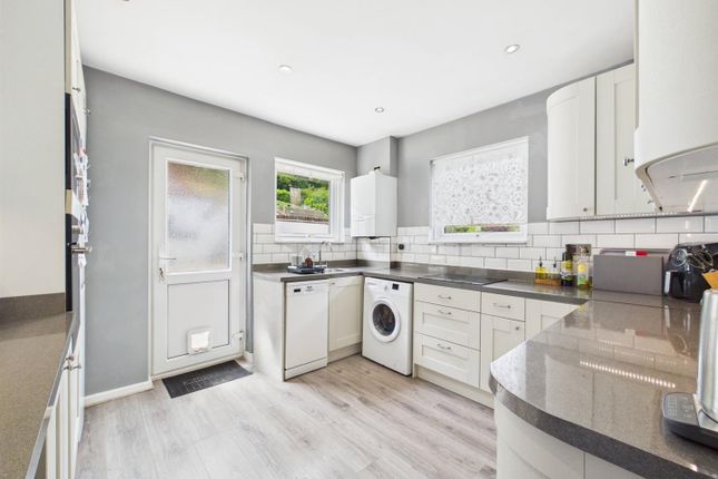 92, Mead Way, Coulsdon photo 4
