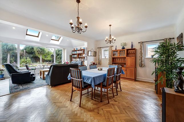 17 Seymour Gardens, Surbiton photo 4
