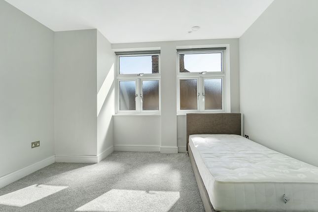 Flat 3, Walpole Court, Ealing Green, Ealing photo 4