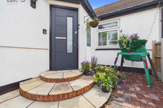47 Burlington Gardens, Hadleigh, Essex photo 3
