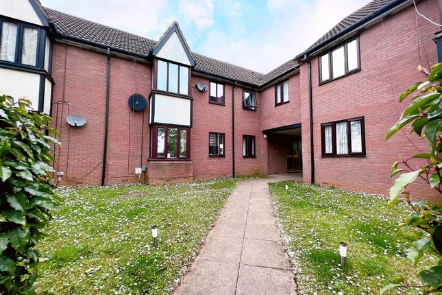 Flat for sale in Petunia Court, Luton