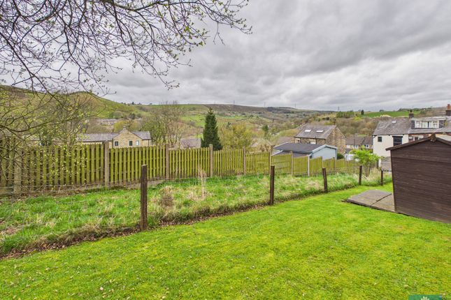 10, Delph Lane, Delph photo 3