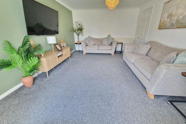 71, Beckside Gardens, Newcastle Upon Tyne photo 5