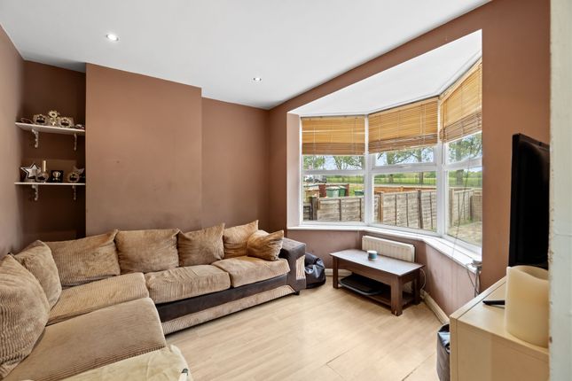102 Reigate Avenue, Sutton photo 2