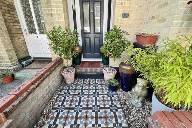 39, Cleveland Road, Lowestoft photo 2