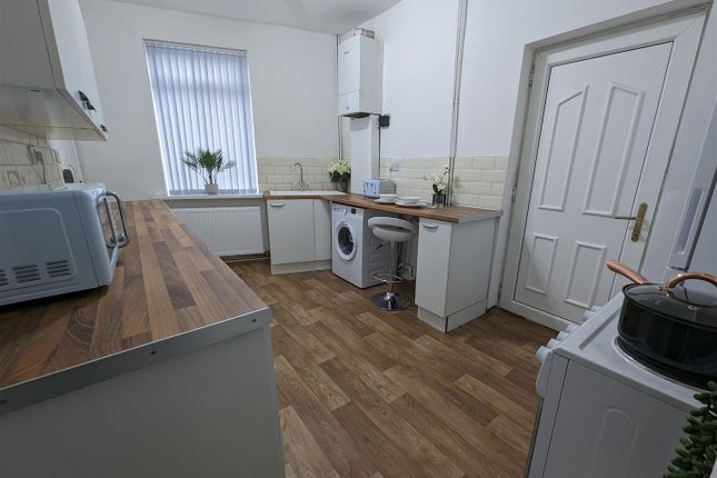 End terrace house to rent in Campbell Road, Stoke-On-Trent
